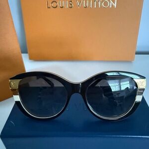 Brand new Louis Vuitton Petit Soupçon Women's Sunglasses 😎